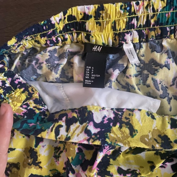 Floral H&M shorts - Picture 3 of 3